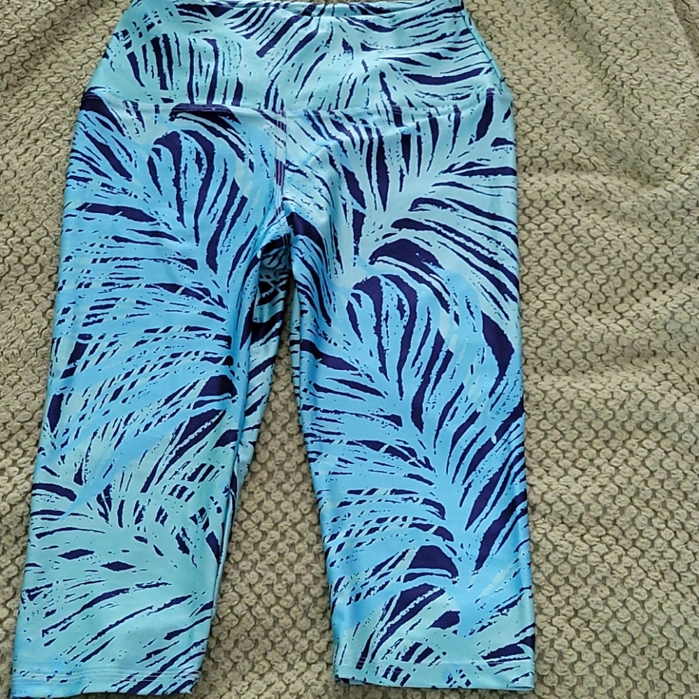Pineapple Clothing cropped workout capri NWT
